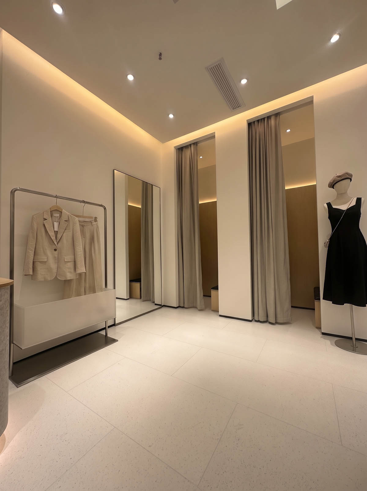 Fitting room 服装店